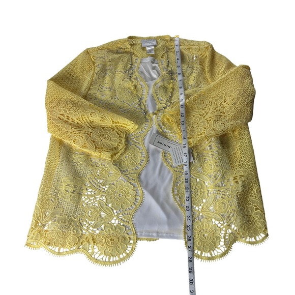 Alfred Dunner Charleston Yellow Floral Lace 2-Fer Top with Necklace Medium NWT - Picture 4 of 7
